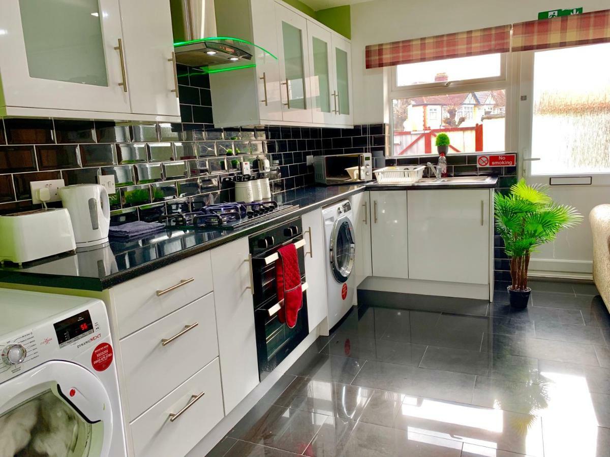 London 2 Bedroom Apartment, Kitchen, Reception And Private Garden Exterior foto